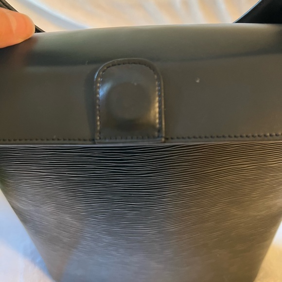 Louis Vuitton - Picture 10 of 11